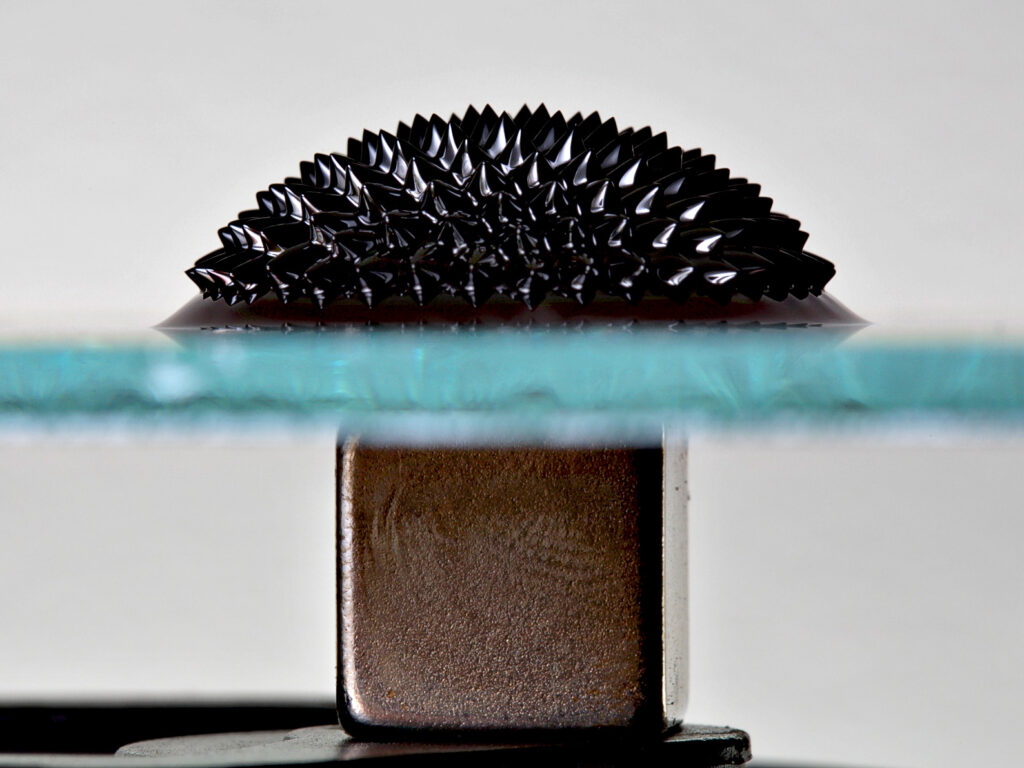 ferrofluid-magnet